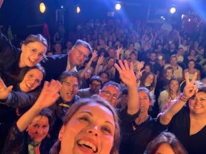 « Ainsi soit-il… » Le spectacle d’improvisation qui ne fera pas de vous des anges