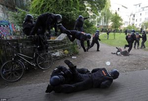 Présentation du livre « 1312 raisons d’abolir la police »