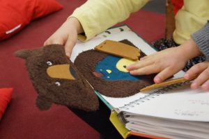Lecture d&rsquo;albums tactiles pour tous les enfants
