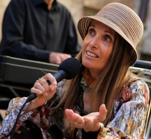 Chanson française – Renata : « Mesdames, c&rsquo;est à vous ! »