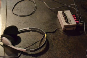 Festival Modes de Vie – Dans le creux de l’oreille – Séance d&rsquo;écoute mise en scène