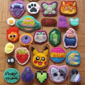 Expo-vente de badges en feutrine brodé