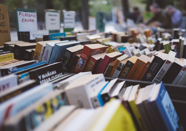 Collecte de livres, disques, CD et DVD