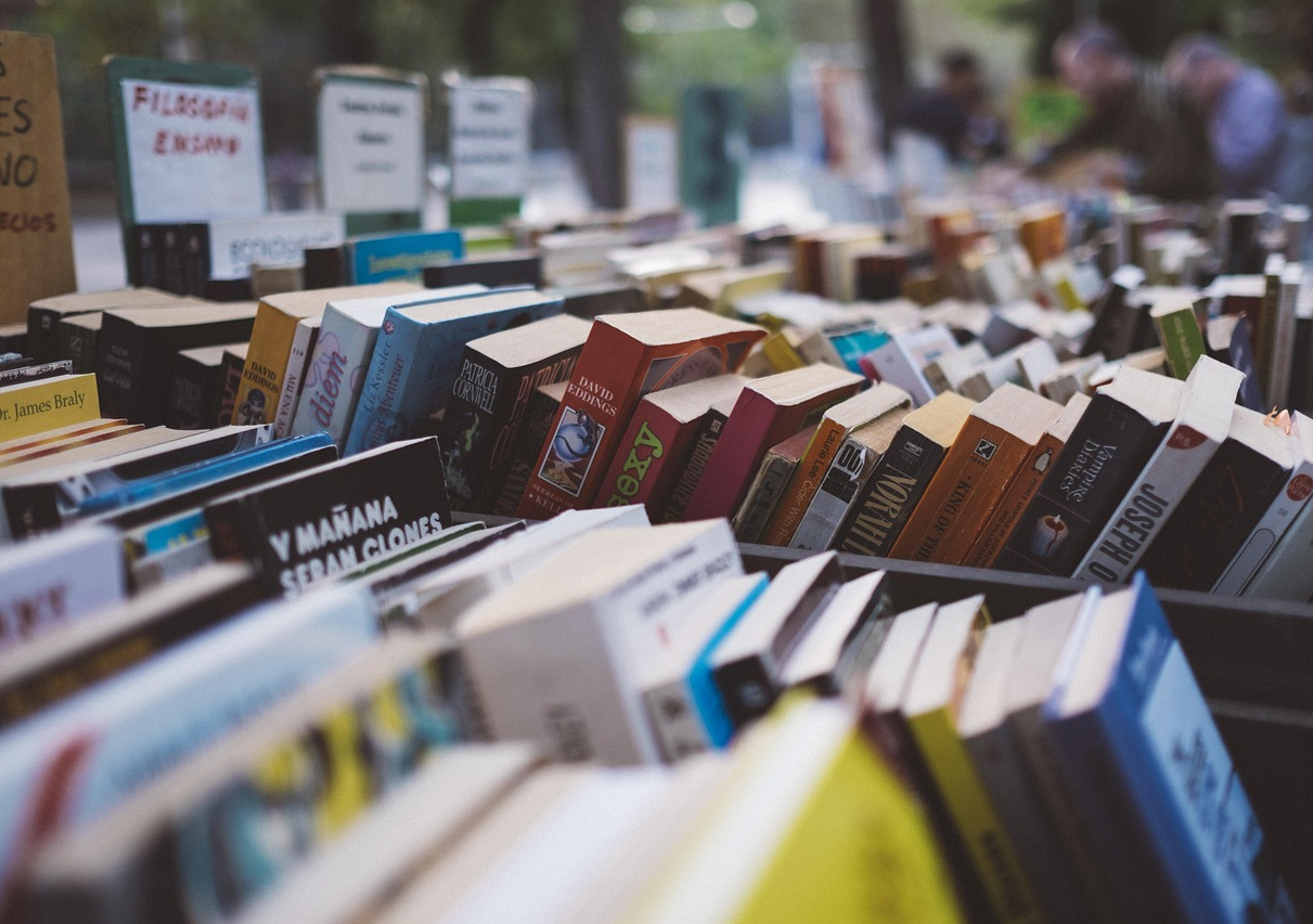 Collecte de livres, disques, CD et DVD