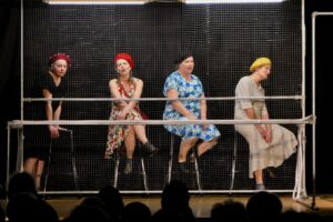Théâtre : « Les filles aux mains jaunes » Cie ponctuation