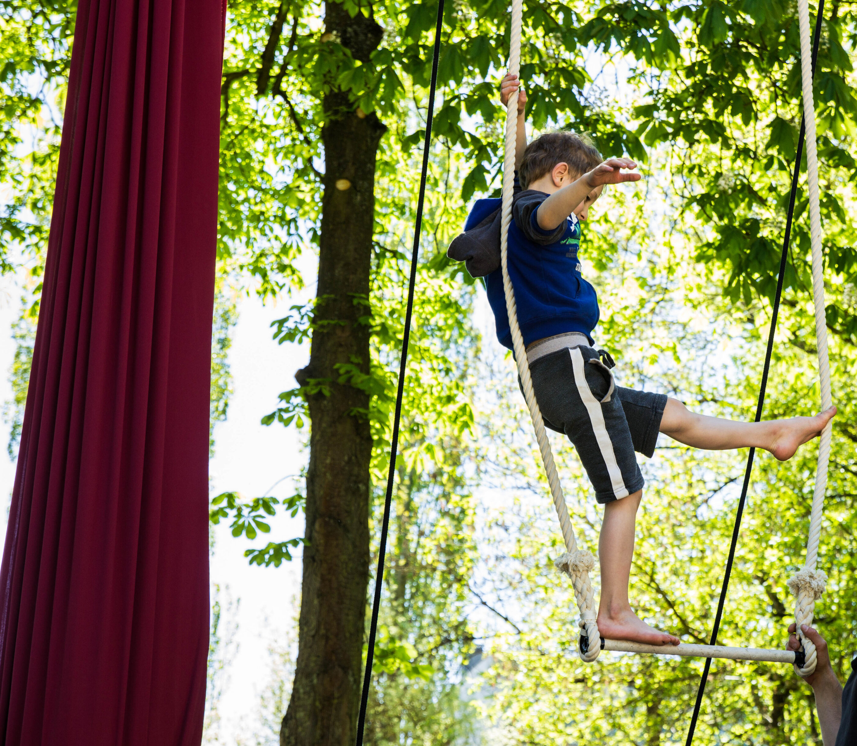 Atelier d&rsquo;initiation au cirque aérien (trapèze, tissu)